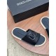 DG slippers