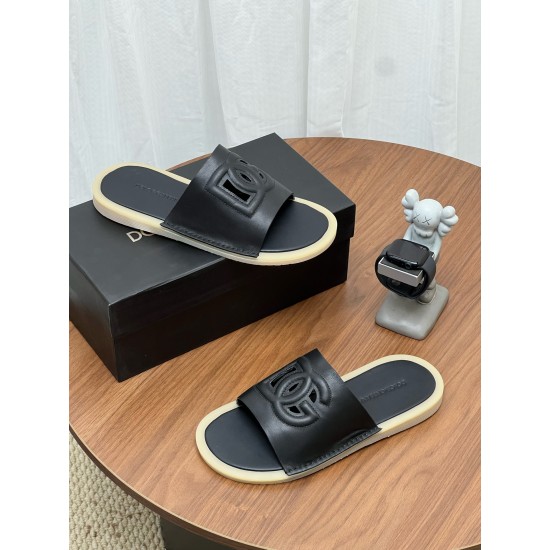 DG slippers