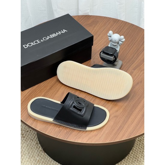 DG slippers