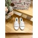 DG slippers
