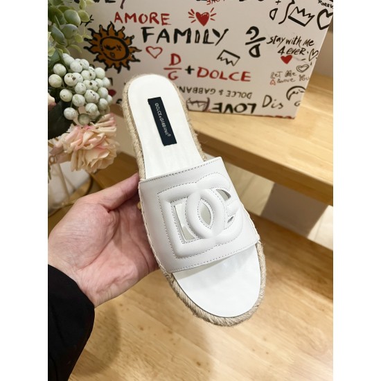 DG slippers