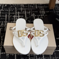 DG slippers