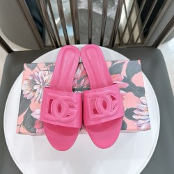 DG slippers