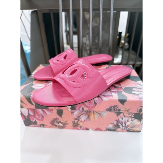 DG slippers