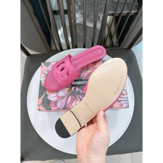 DG slippers