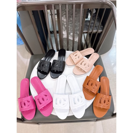 DG slippers
