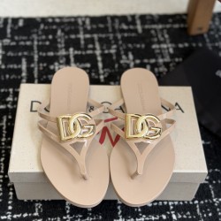 DG slippers
