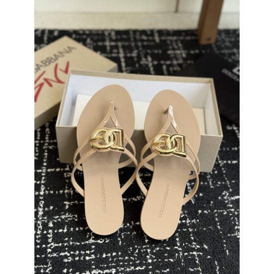 DG slippers
