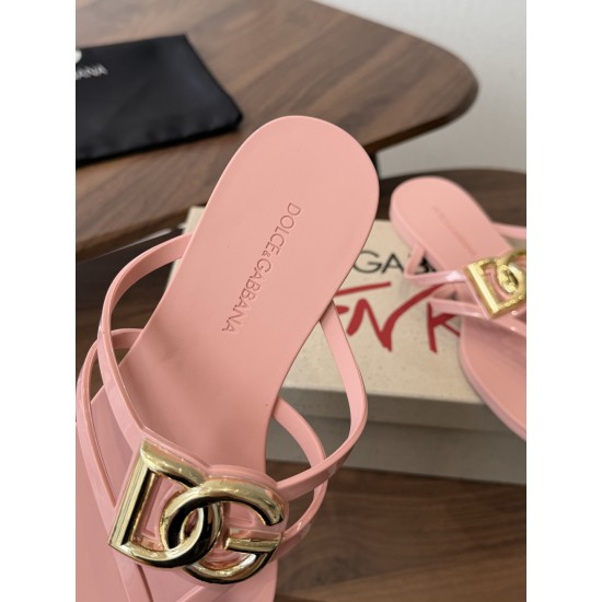 DG slippers