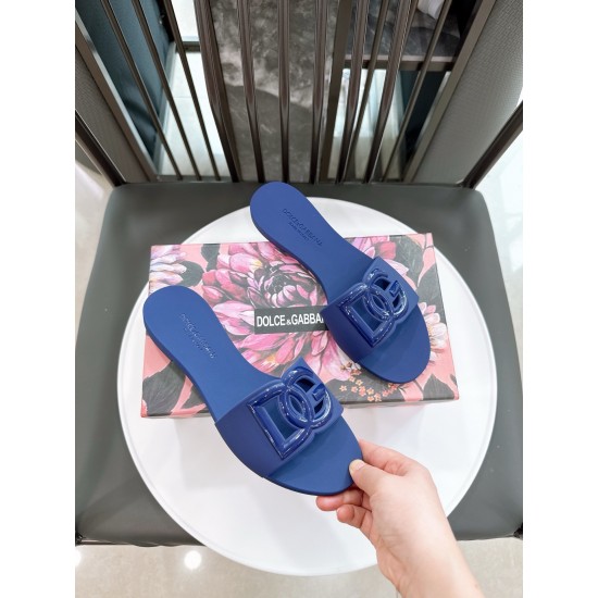 DG slippers