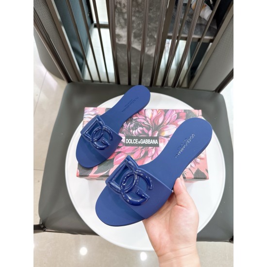 DG slippers