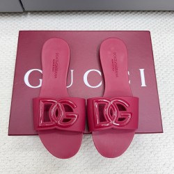 DG slippers