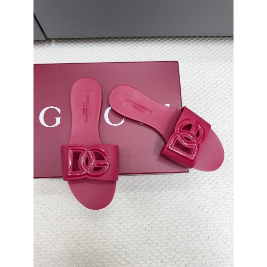 DG slippers