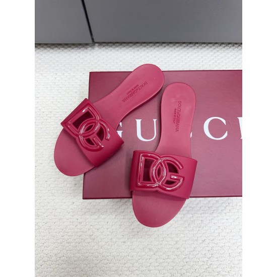 DG slippers