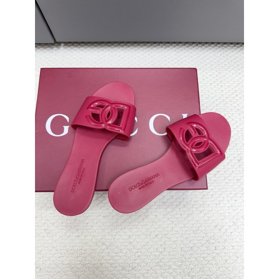DG slippers