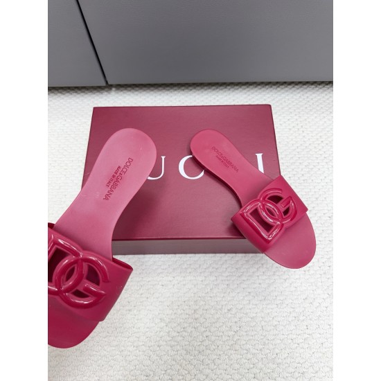 DG slippers