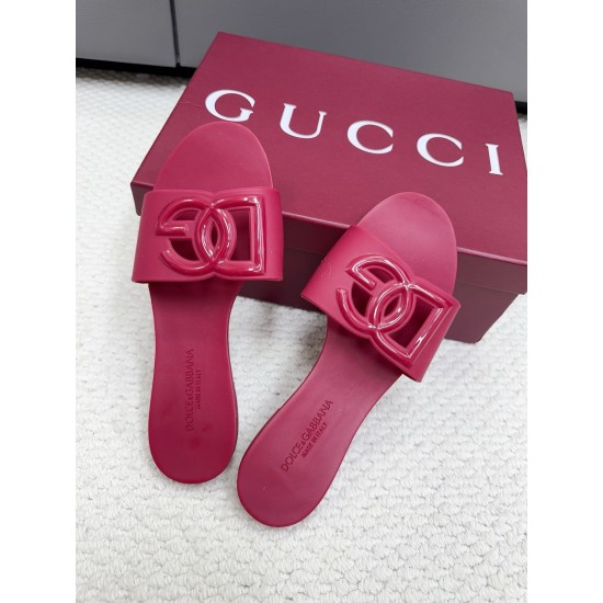 DG slippers
