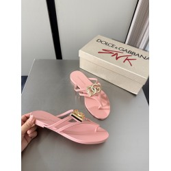 DG slippers