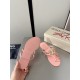 DG slippers