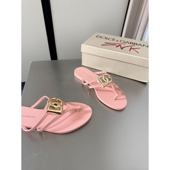 DG slippers
