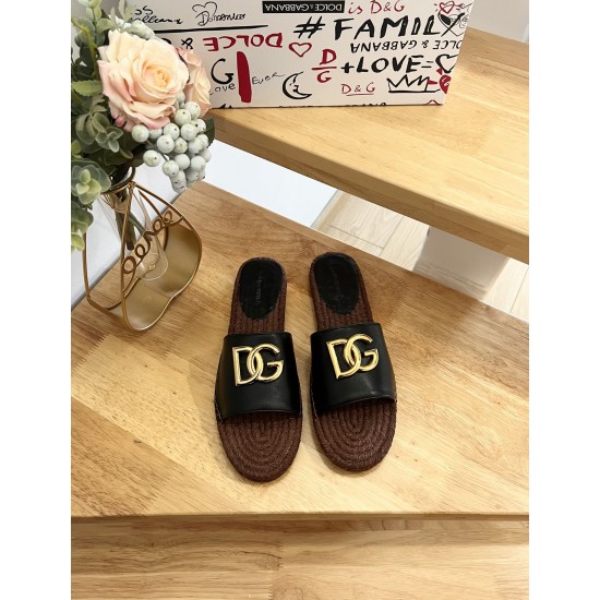 DG slippers