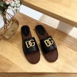 DG slippers