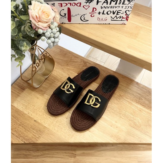 DG slippers