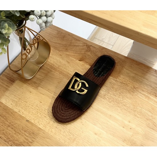 DG slippers