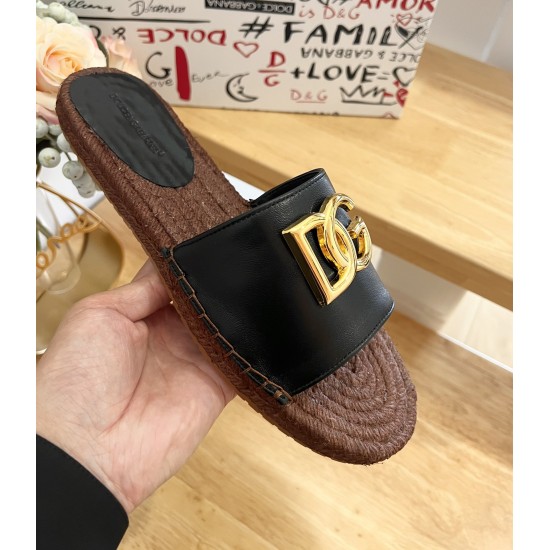DG slippers