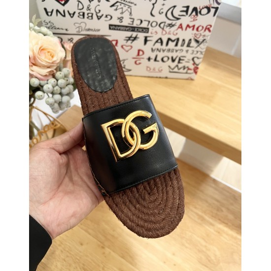 DG slippers