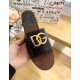DG slippers