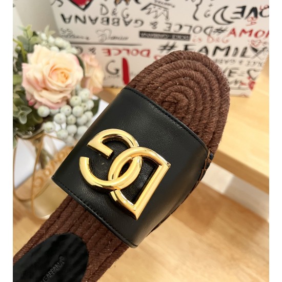 DG slippers