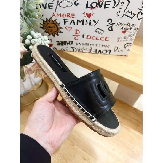 DG slippers