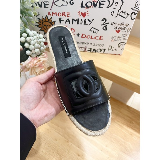 DG slippers
