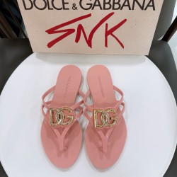 DG slippers