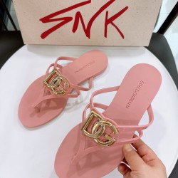 DG slippers