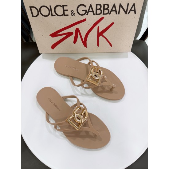 DG slippers
