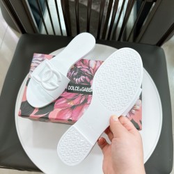 DG slippers