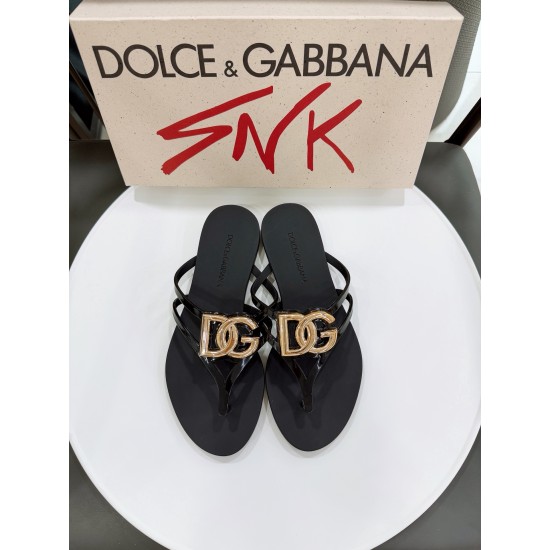 DG slippers