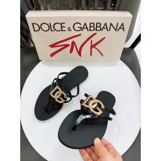DG slippers