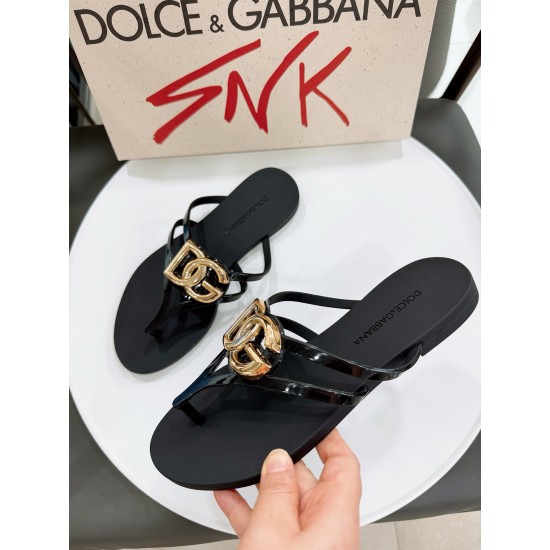 DG slippers