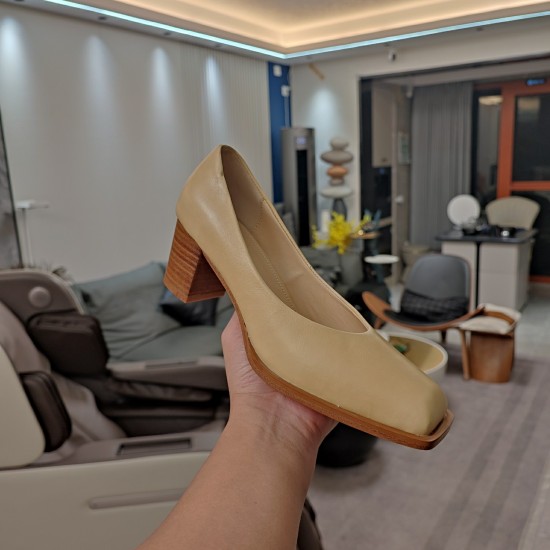 Fendi Heels Shoes Best Quality
Women 35-41