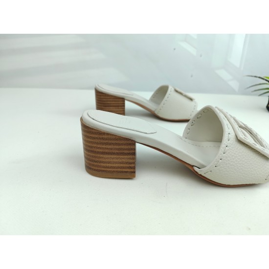 Fendi Slippers Shoes Best Quality
Women 35-41
