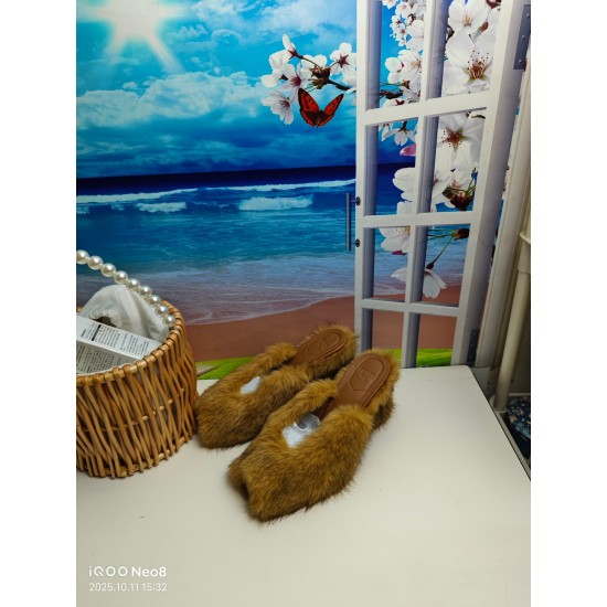 Fendi Slippers Shoes Best Quality
Women 35-41