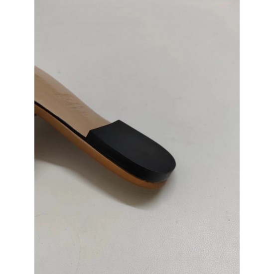 Fendi Slippers Shoes Best Quality
Women 35-41