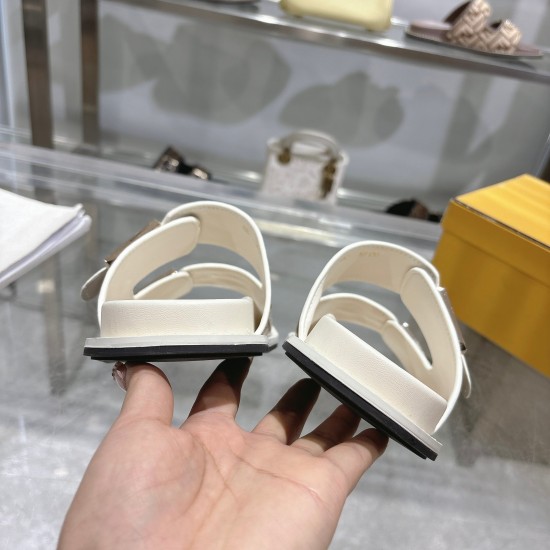 Fendi Slippers Shoes Best Quality
Women 35-41