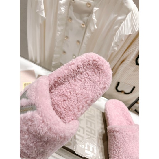 GGDB slippers
