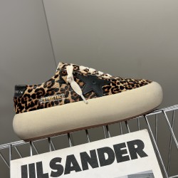 GGDB slippers