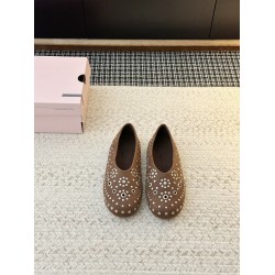 GGDB slippers