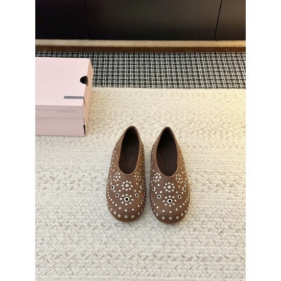 GGDB slippers